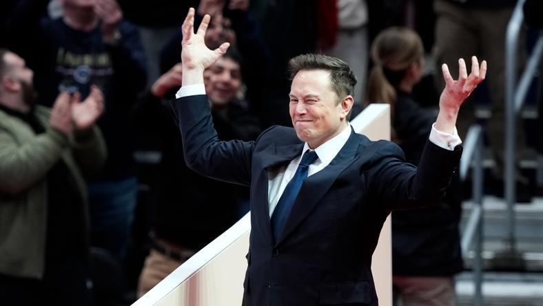 3.6万亿的史上最大AI项目引发骂战,马斯克怒斥骗局